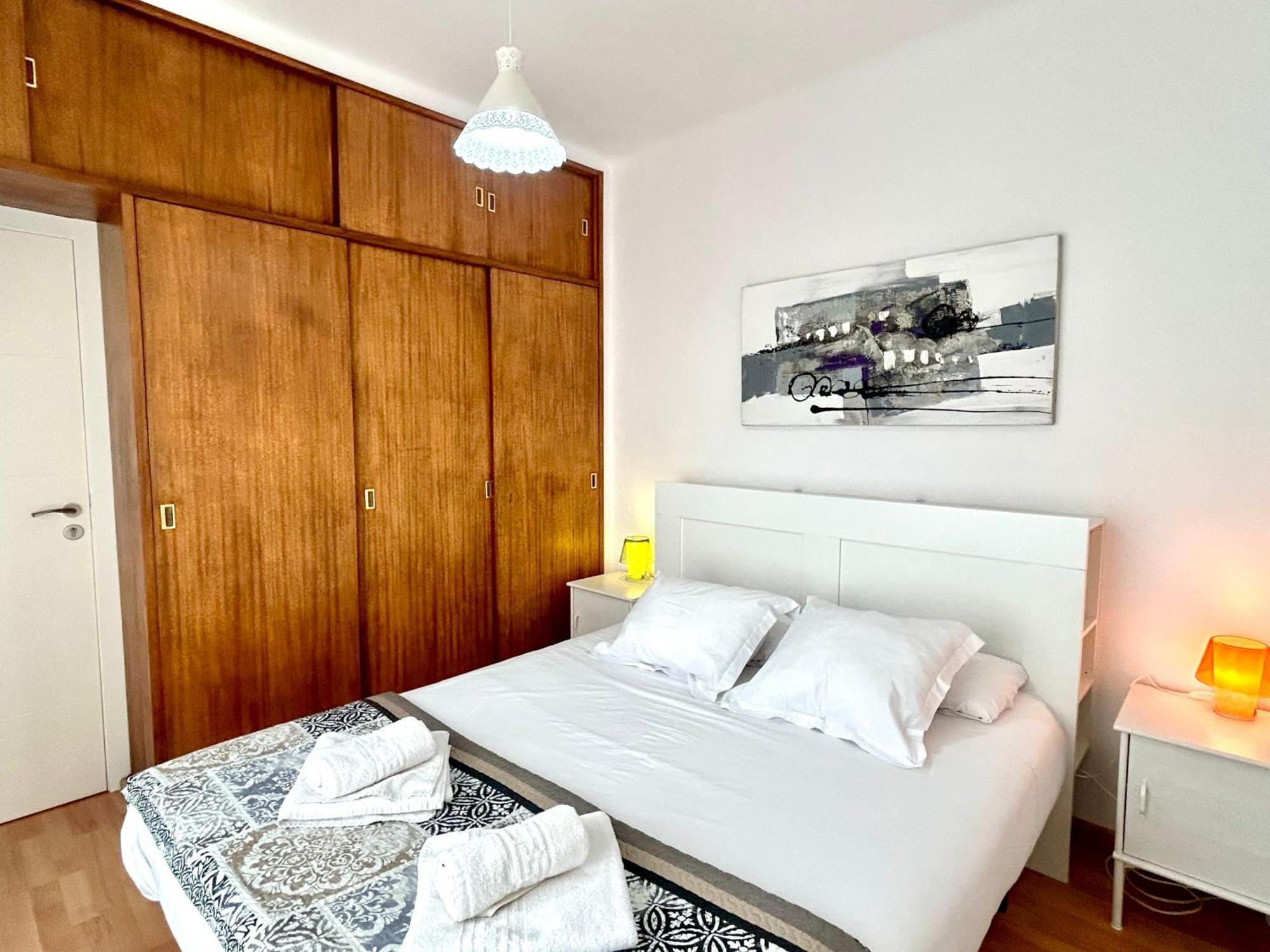 Apartment Carrer D'Olesa Barcelona Bagian luar foto