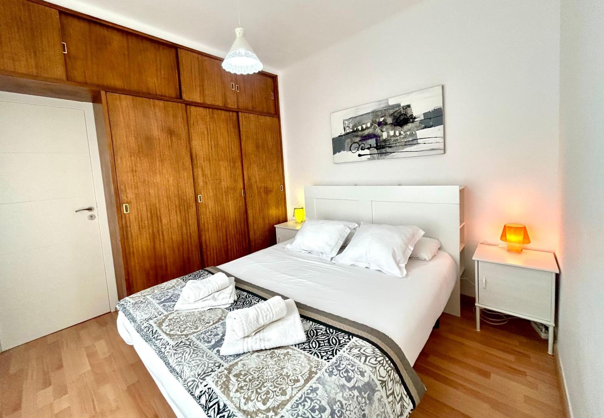 Apartment Carrer D'Olesa Barcelona Bagian luar foto