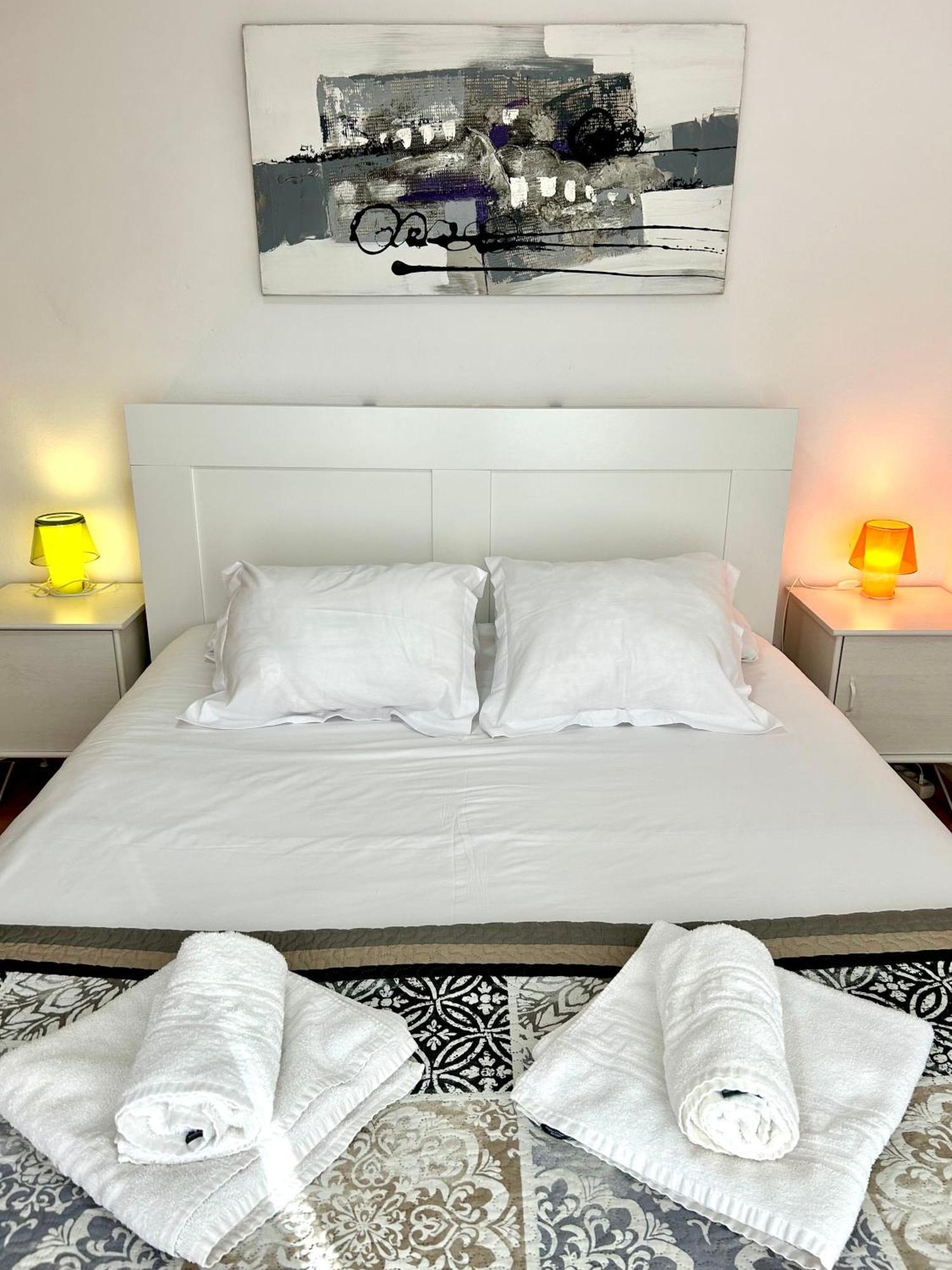 Apartment Carrer D'Olesa Barcelona Bagian luar foto