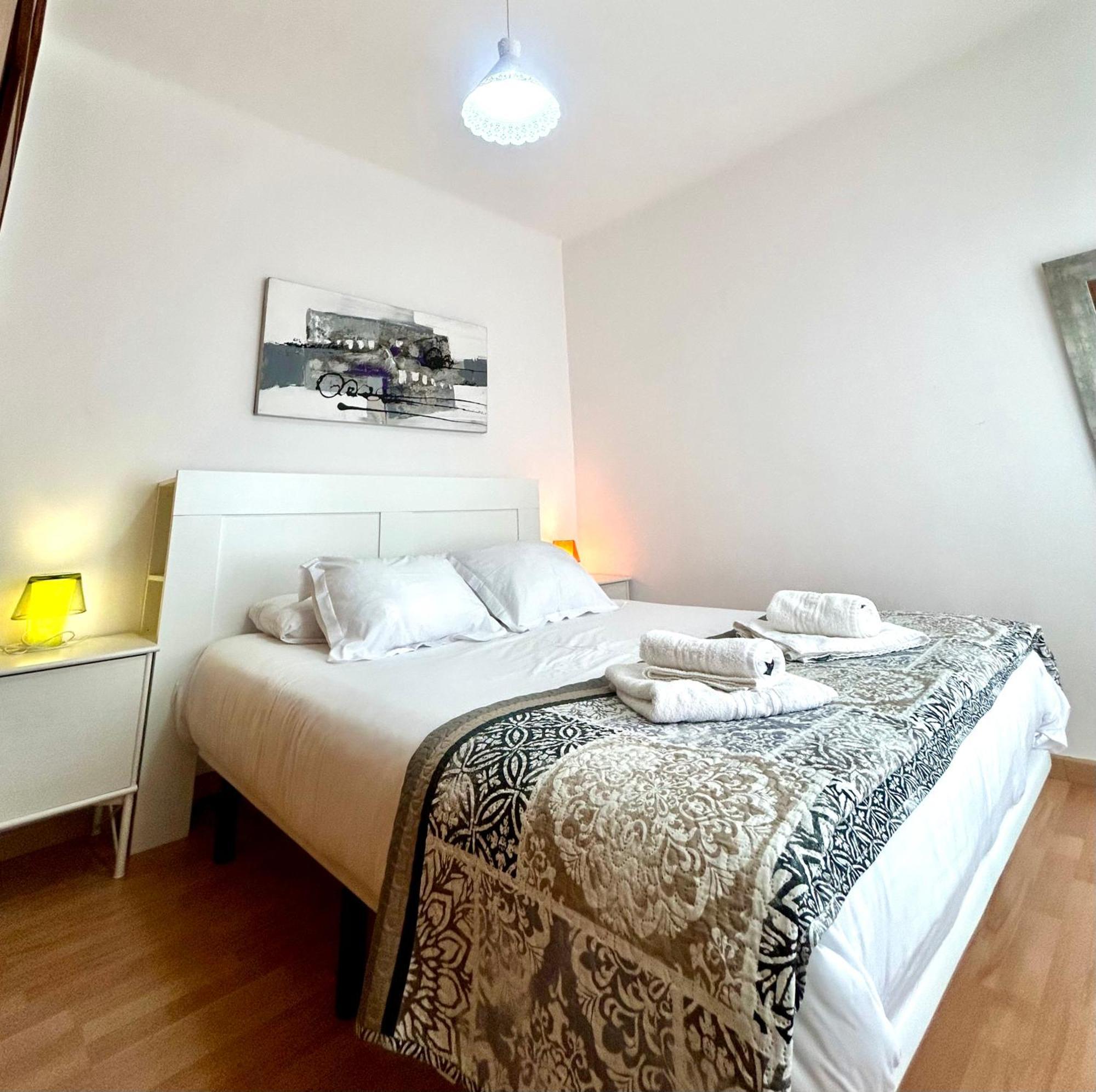 Apartment Carrer D'Olesa Barcelona Bagian luar foto