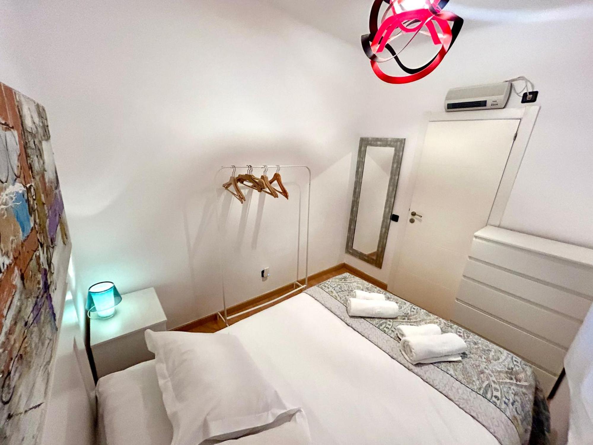 Apartment Carrer D'Olesa Barcelona Bagian luar foto