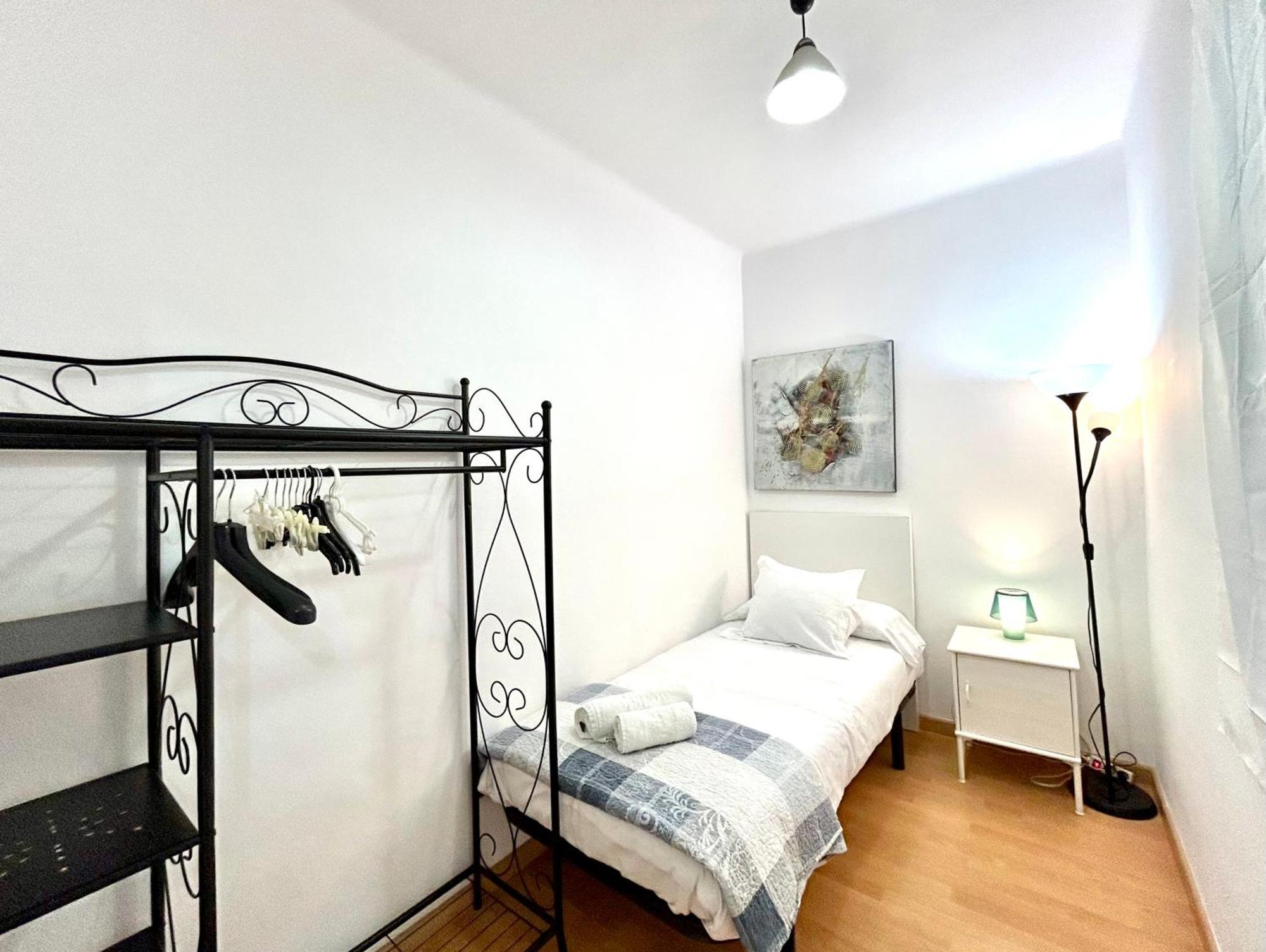 Apartment Carrer D'Olesa Barcelona Bagian luar foto