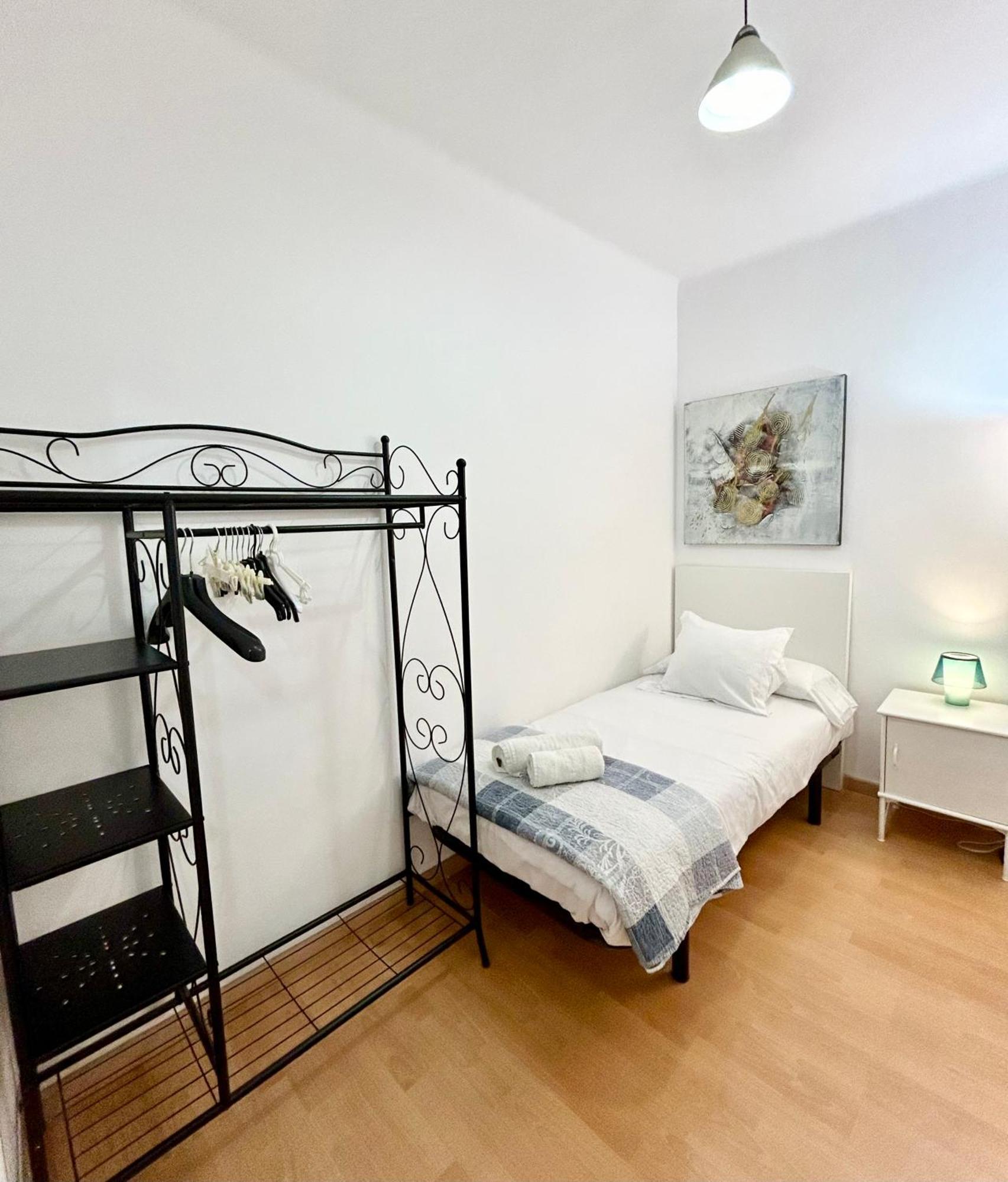 Apartment Carrer D'Olesa Barcelona Bagian luar foto