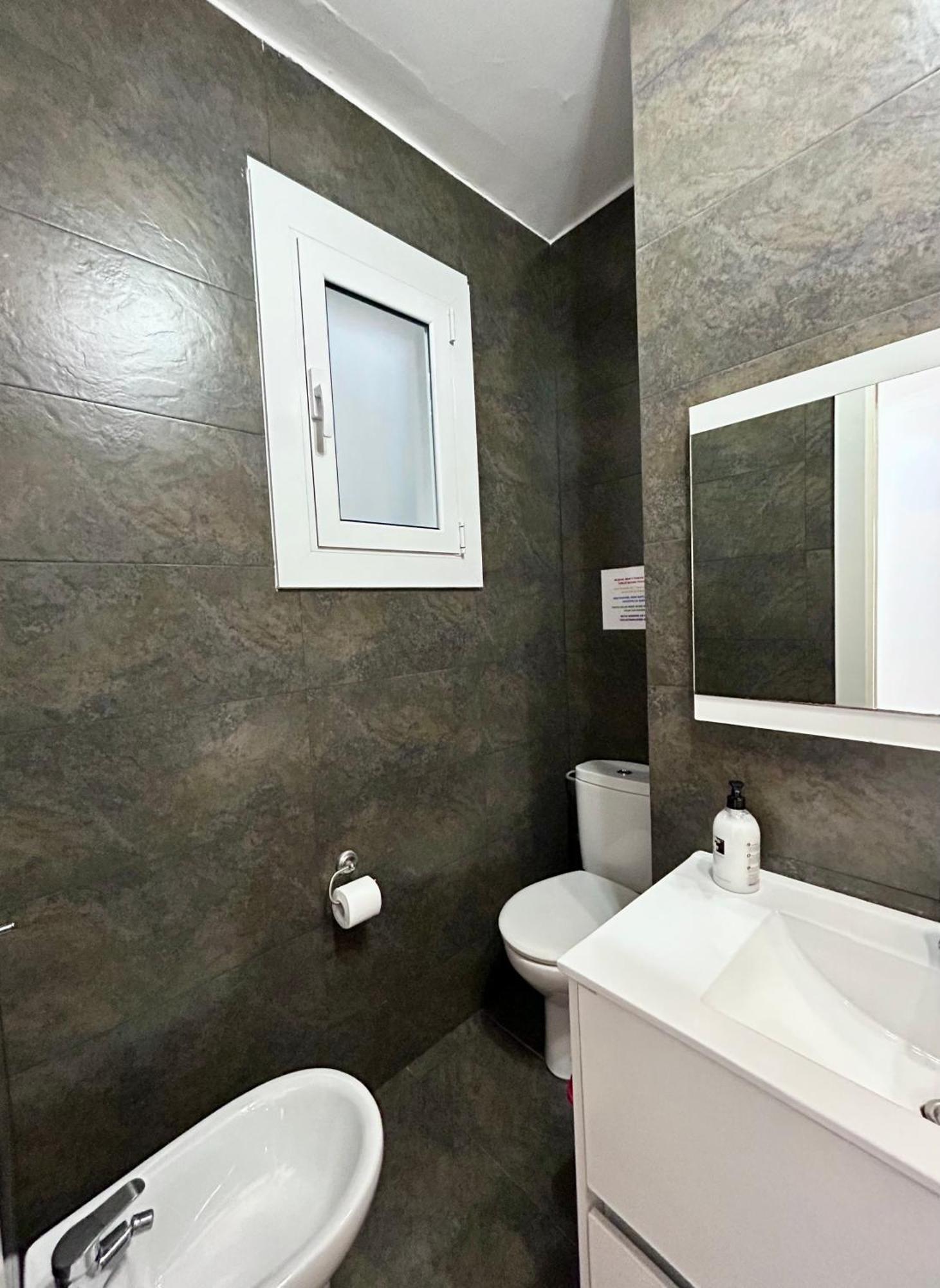 Apartment Carrer D'Olesa Barcelona Bagian luar foto